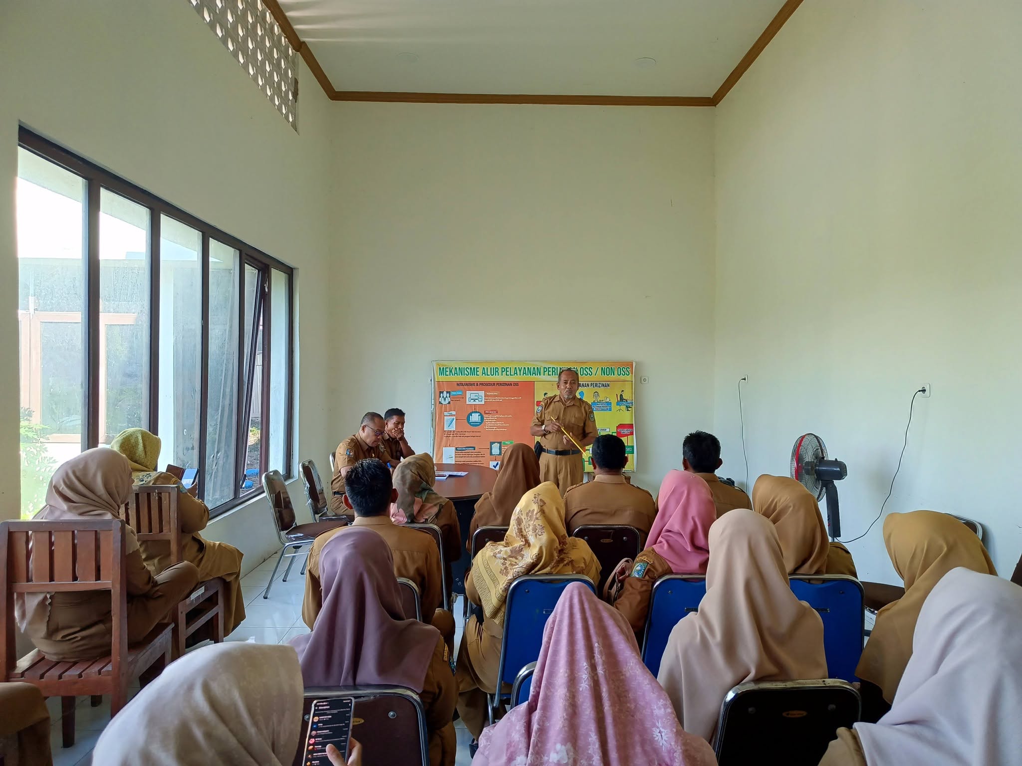 Sosialisasi SOP Pelayanan Perizinan dan Non Perizinan Serta Alur Pelayanan Perizinan dan Non Perizinan
